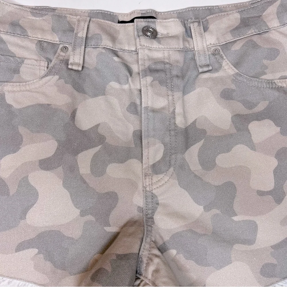 Hudson Jean Shorts Lori High-Rise Camo Raw Edge Hem Size 30 Women’s